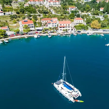 Apartman Leona A 2 *