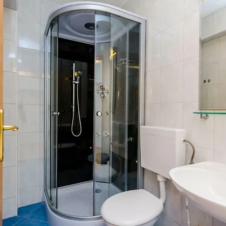Apartman Leona A 2 *