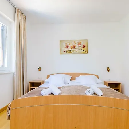 Apartman Leona A 2 *